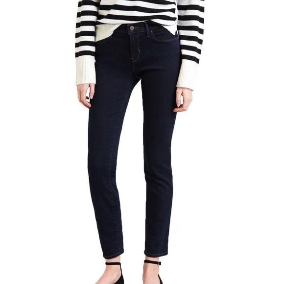NWT.  Levi’s Classic Mid-Rise Skinny Jeans - Picture 2 of 5